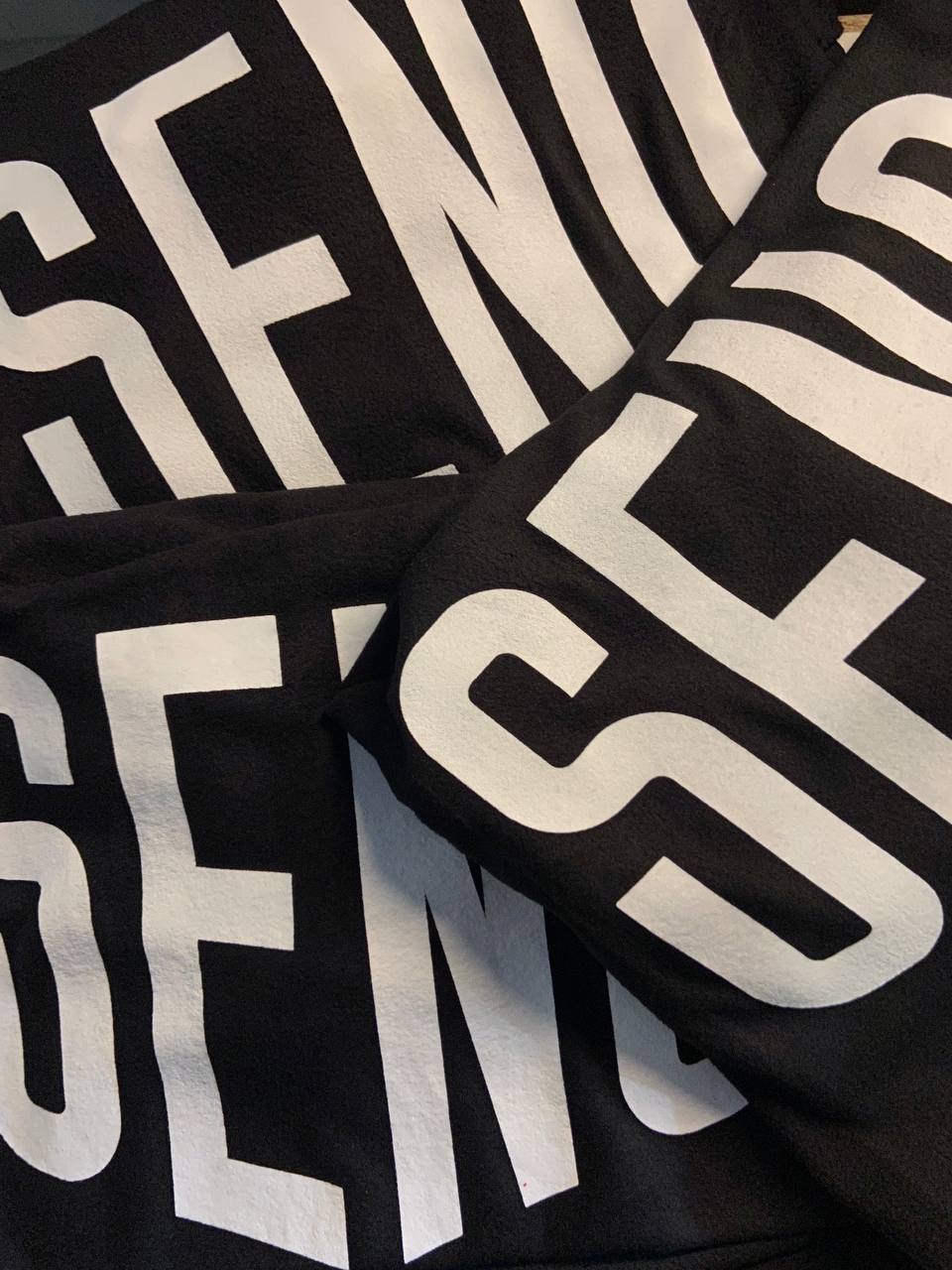 Шелкография на темных тканях: советы профи для оптовых заказов в Москве